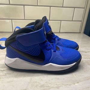 Nike Team Hustle Sneakers